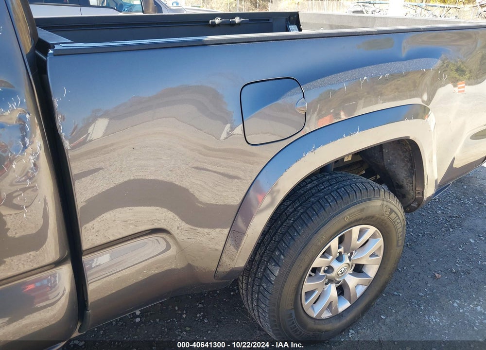 2018 TOYOTA TACOMA SR5 V6 VIN: 5TFSZ5AN0JX130357