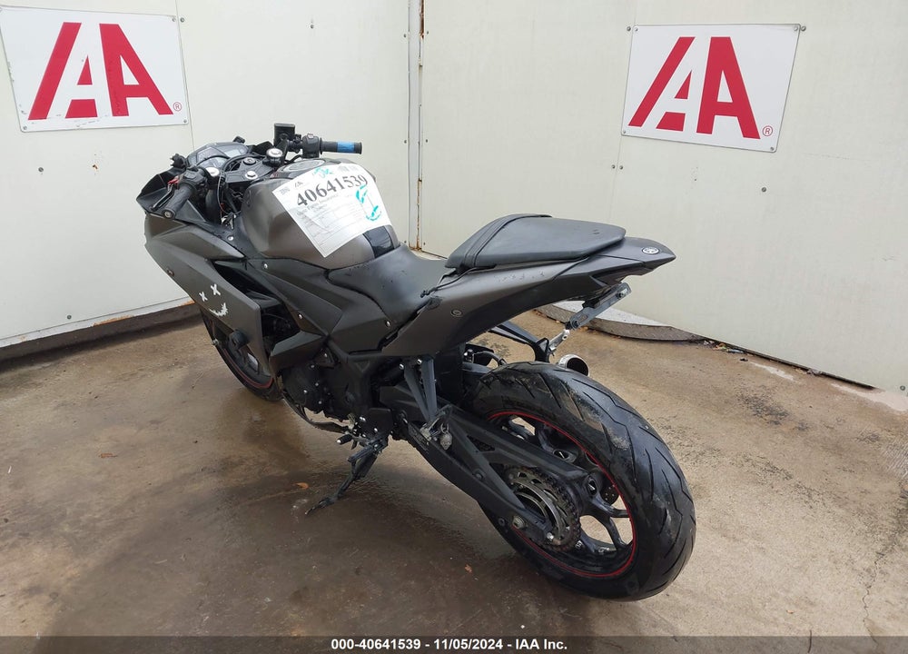 2016 YAMAHA YZFR3 VIN: MH3RH06Y7GK012529