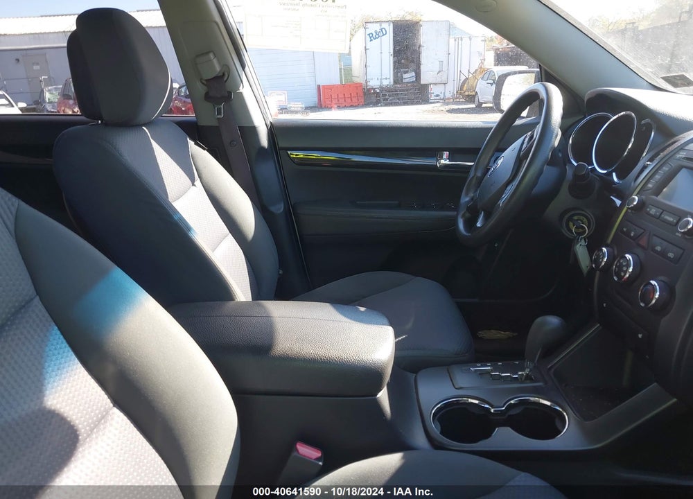 2013 KIA SORENTO LX VIN: 5XYKTCA67DG310909