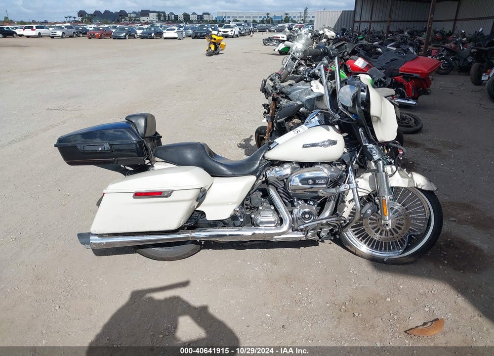 2022 HARLEY-DAVIDSON FLHX VIN: 1HD1KBC24NB601185