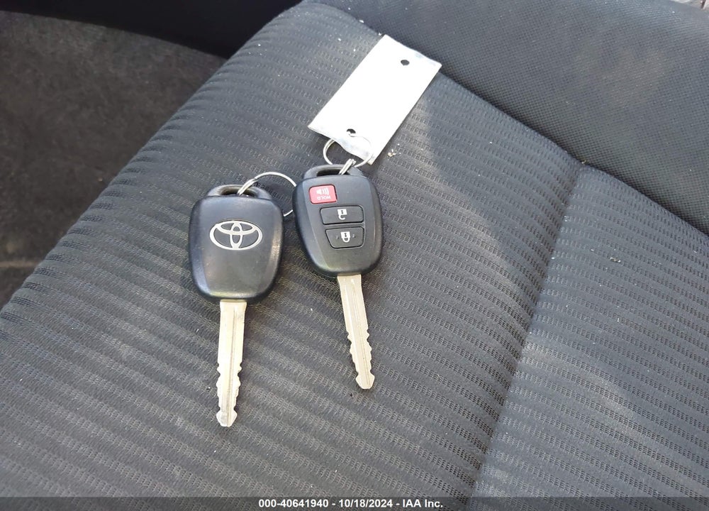 2016 TOYOTA RAV4 LE VIN: JTMBFREV6GJ065469