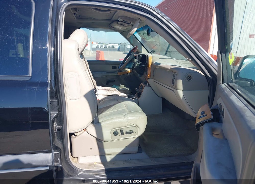 2002 CHEVROLET TAHOE LT VIN: 1GNEK13Z42R124925