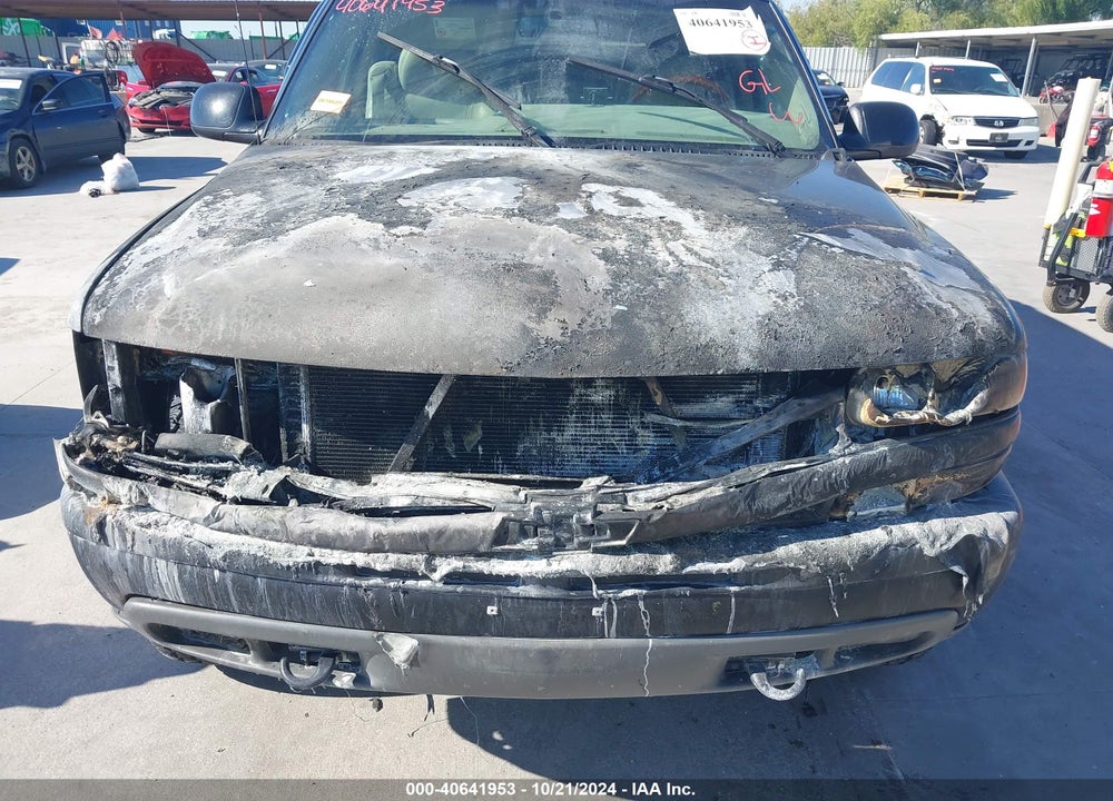 2002 CHEVROLET TAHOE LT VIN: 1GNEK13Z42R124925