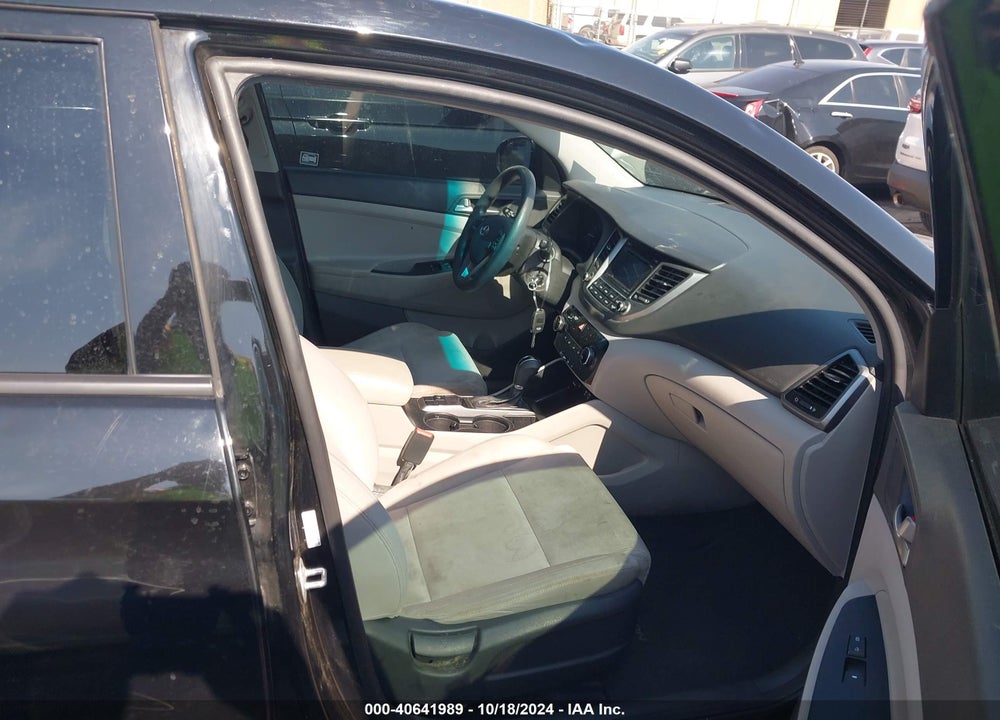 2018 HYUNDAI TUCSON SE VIN: KM8J23A48JU631716
