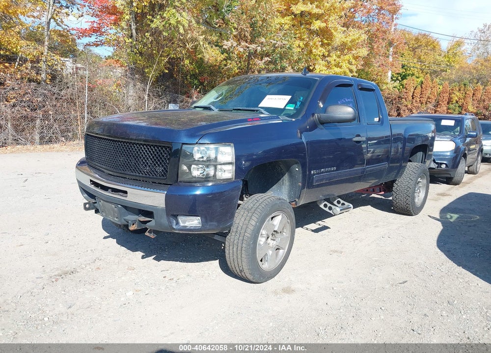 2011 CHEVROLET SILVERADO 1500 LT VIN: 1GCRKSE3XBZ432013