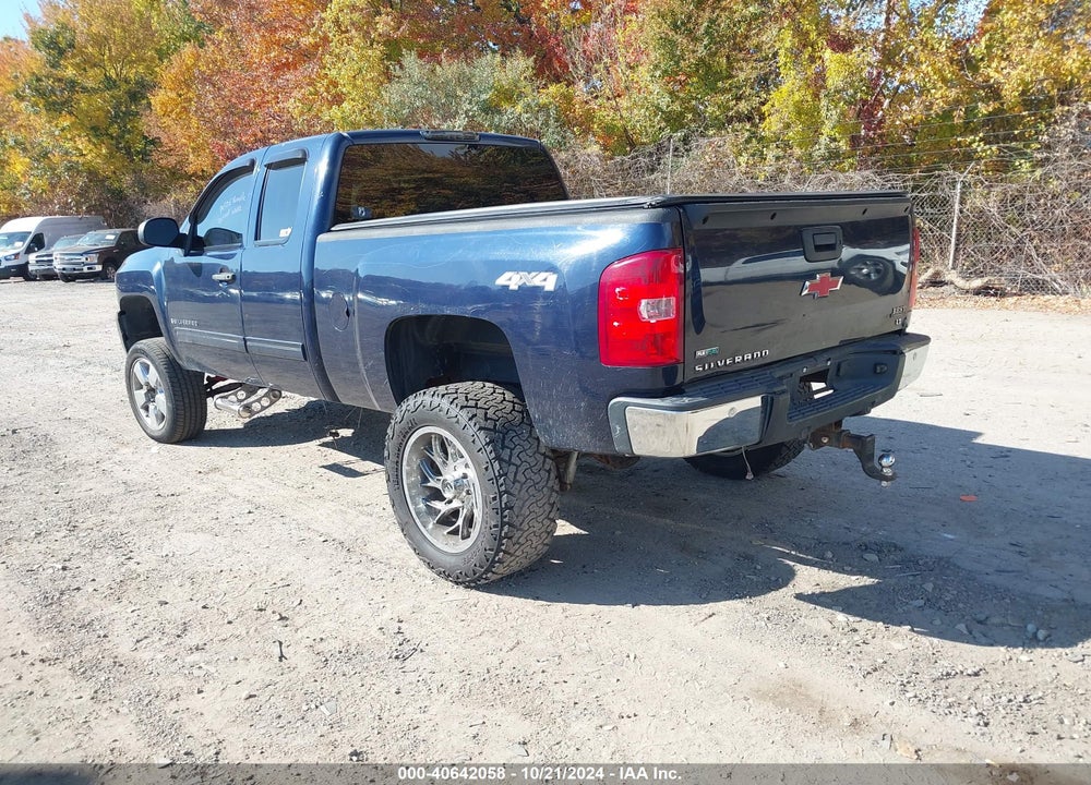 2011 CHEVROLET SILVERADO 1500 LT VIN: 1GCRKSE3XBZ432013