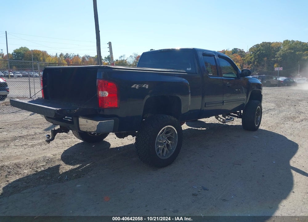 2011 CHEVROLET SILVERADO 1500 LT VIN: 1GCRKSE3XBZ432013