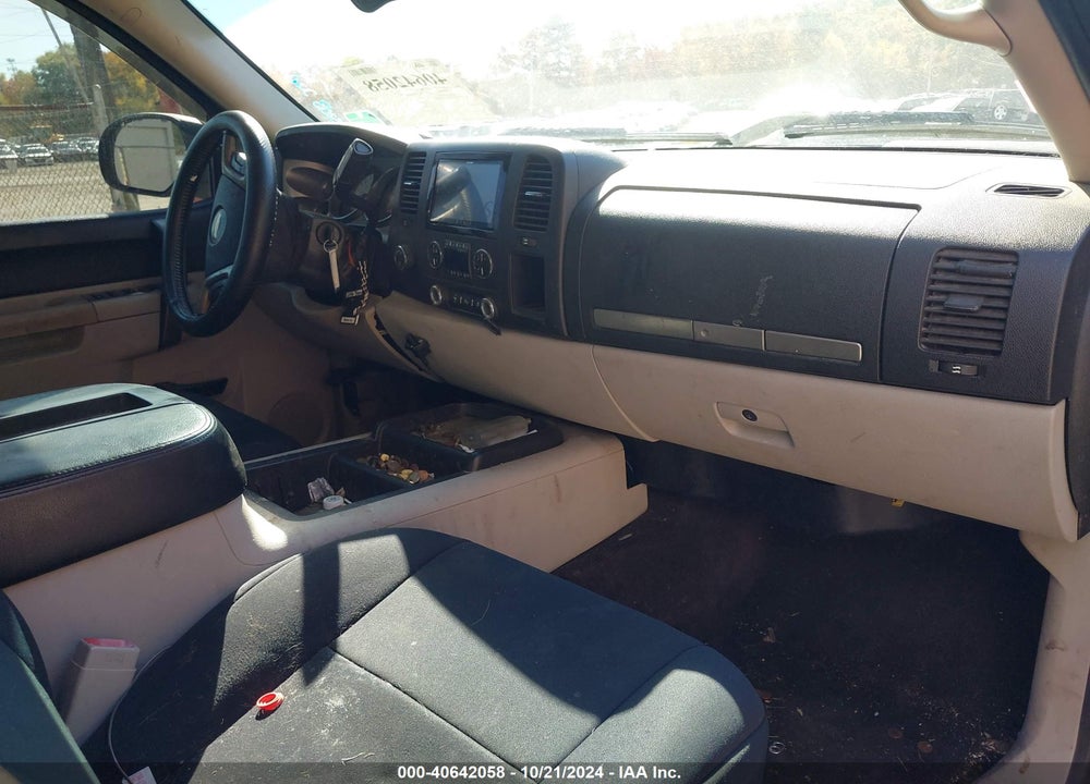 2011 CHEVROLET SILVERADO 1500 LT VIN: 1GCRKSE3XBZ432013