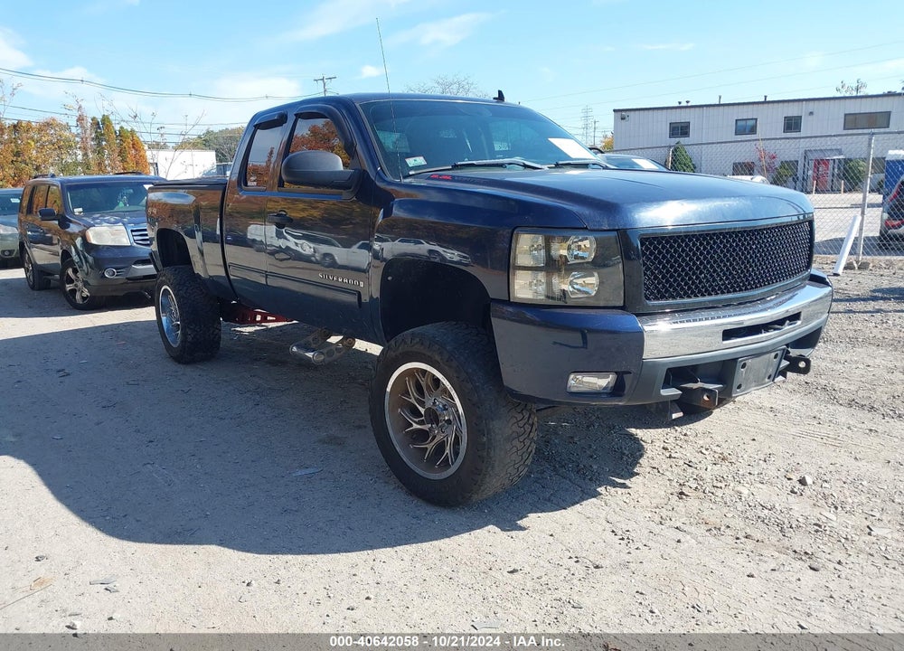 2011 CHEVROLET SILVERADO 1500 LT VIN: 1GCRKSE3XBZ432013