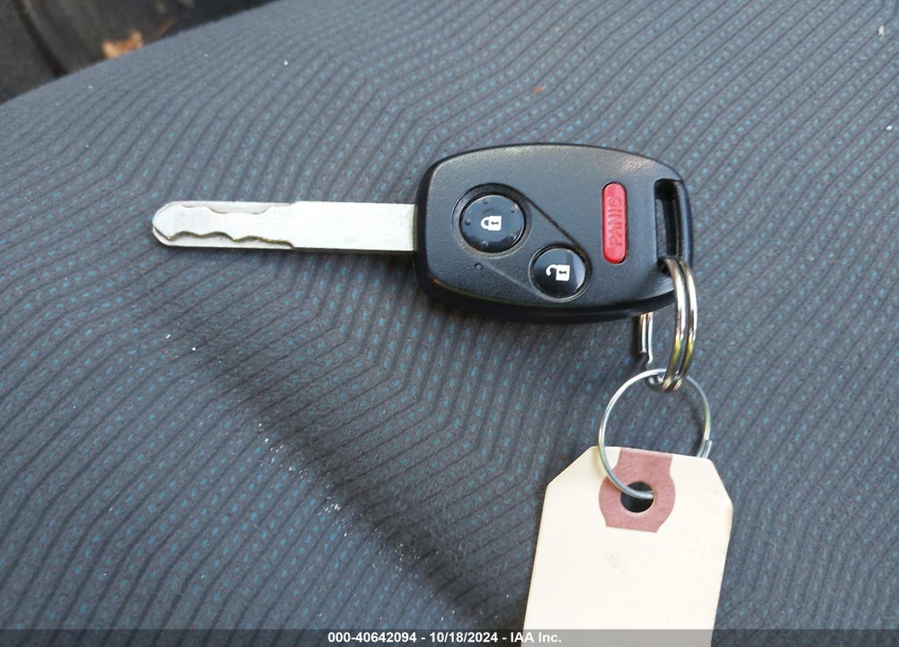 2013 HONDA FIT VIN: JHMGE8H39DC080995