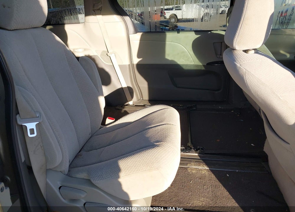 2011 TOYOTA SIENNA LE V6 VIN: 5TDKK3DC4BS017053