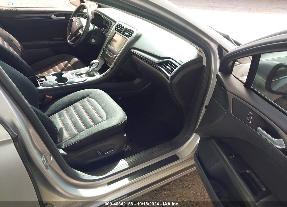 2015 FORD FUSION SE VIN: 3FA6P0H70FR160160