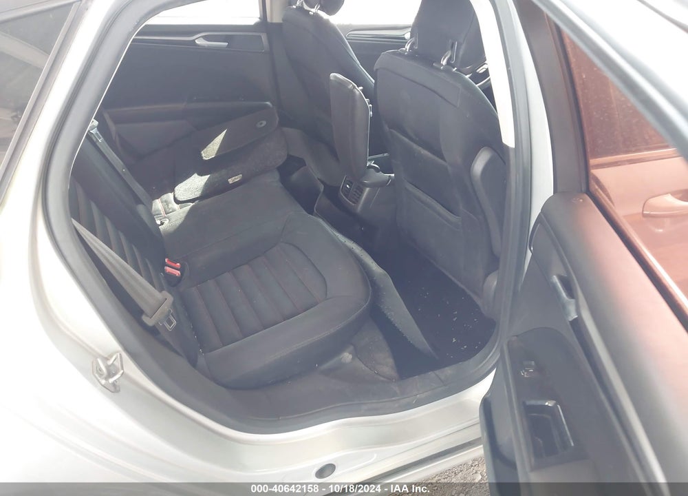 2015 FORD FUSION SE VIN: 3FA6P0H70FR160160