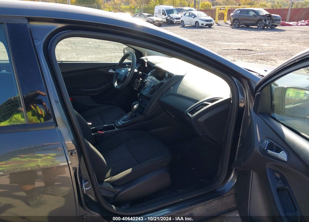 2018 FORD FOCUS SE VIN: 1FADP3F2XJL279891