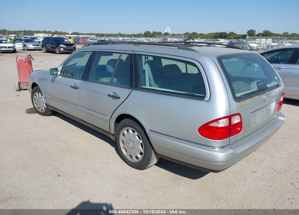 1999 MERCEDES-BENZ E 320 AWD VIN: WDBJH82F0XX017149