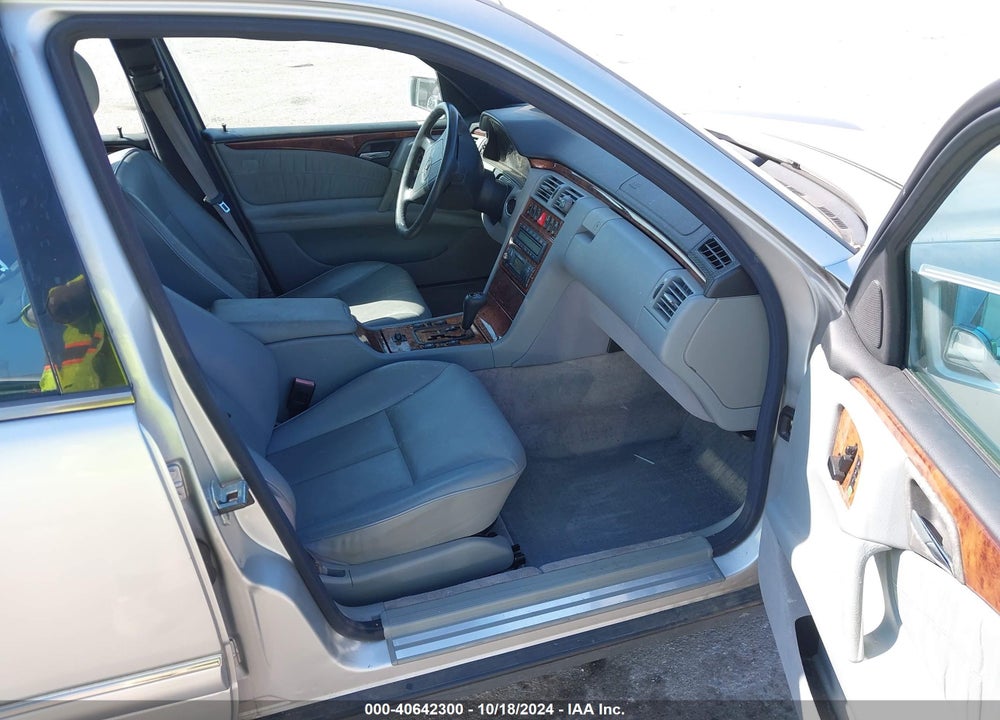 1999 MERCEDES-BENZ E 320 AWD VIN: WDBJH82F0XX017149