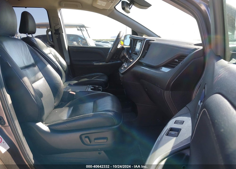 2019 TOYOTA SIENNA SE 8 PASSENGER VIN: 5TDXZ3DC4KS977586