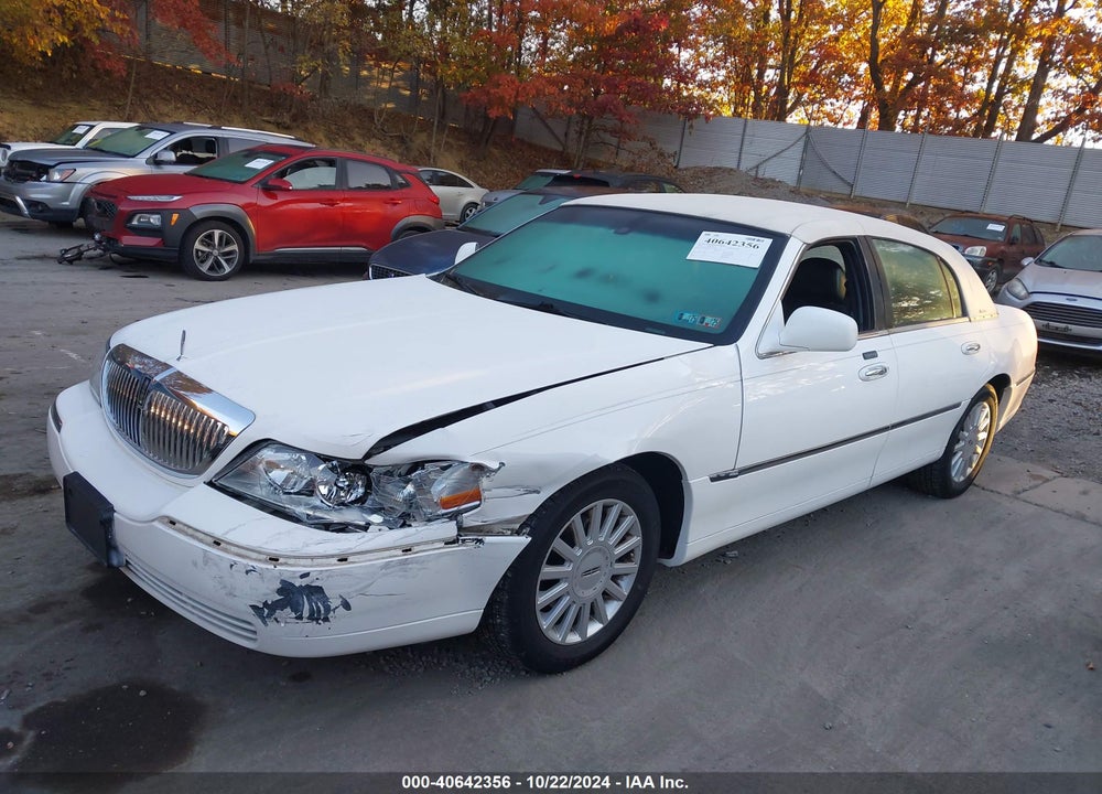 2005 LINCOLN TOWN CAR SIGNATURE VIN: 1LNHM81W65Y651338