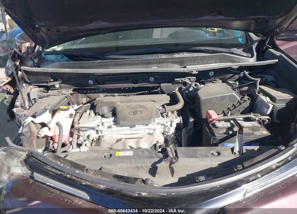 2018 TOYOTA RAV4 XLE VIN: 2T3WFREV3JW522040