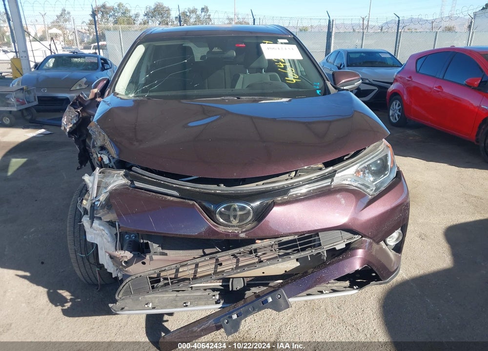 2018 TOYOTA RAV4 XLE VIN: 2T3WFREV3JW522040