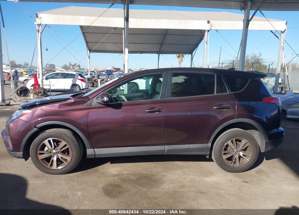 2018 TOYOTA RAV4 XLE VIN: 2T3WFREV3JW522040