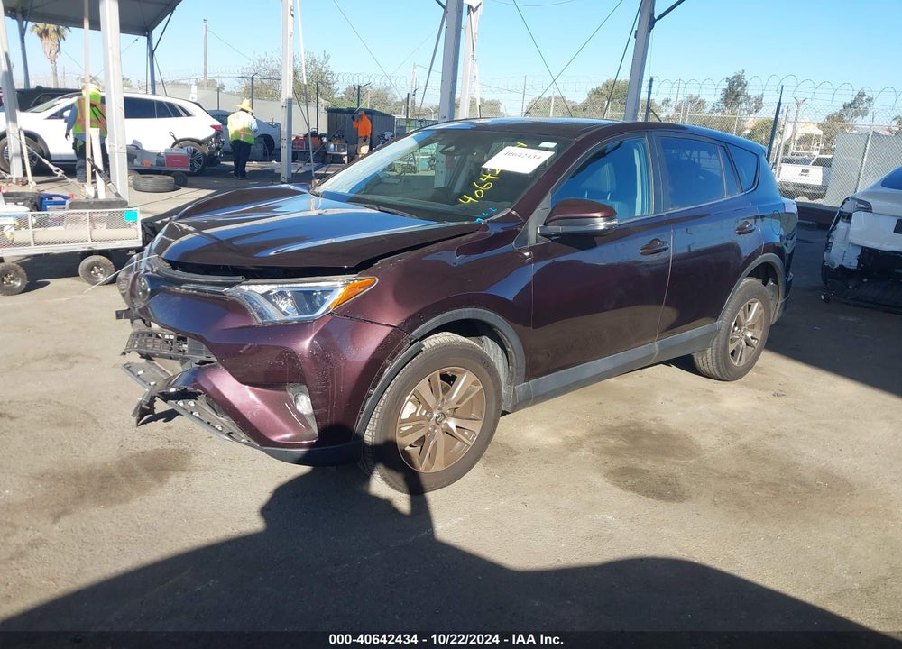 2018 TOYOTA RAV4 XLE VIN: 2T3WFREV3JW522040