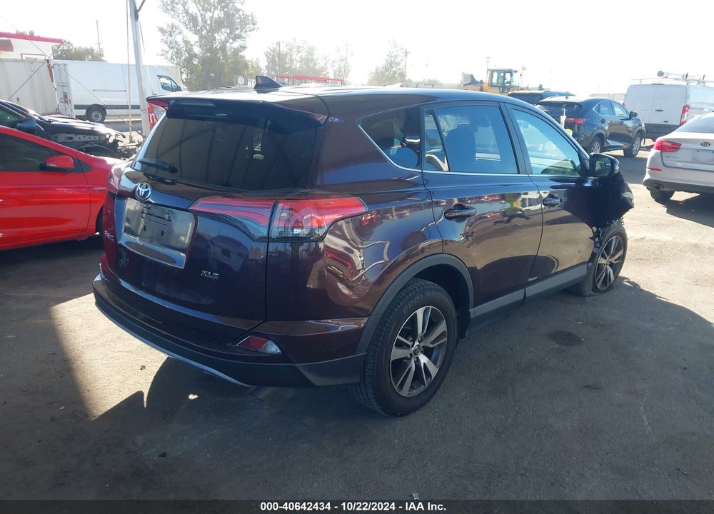 2018 TOYOTA RAV4 XLE VIN: 2T3WFREV3JW522040