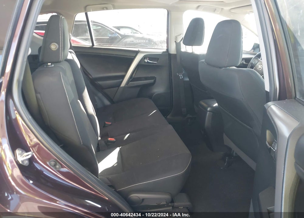 2018 TOYOTA RAV4 XLE VIN: 2T3WFREV3JW522040