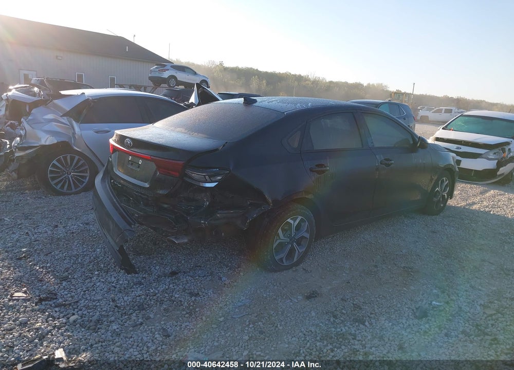 2019 KIA FORTE LXS VIN: 3KPF24ADXKE136904