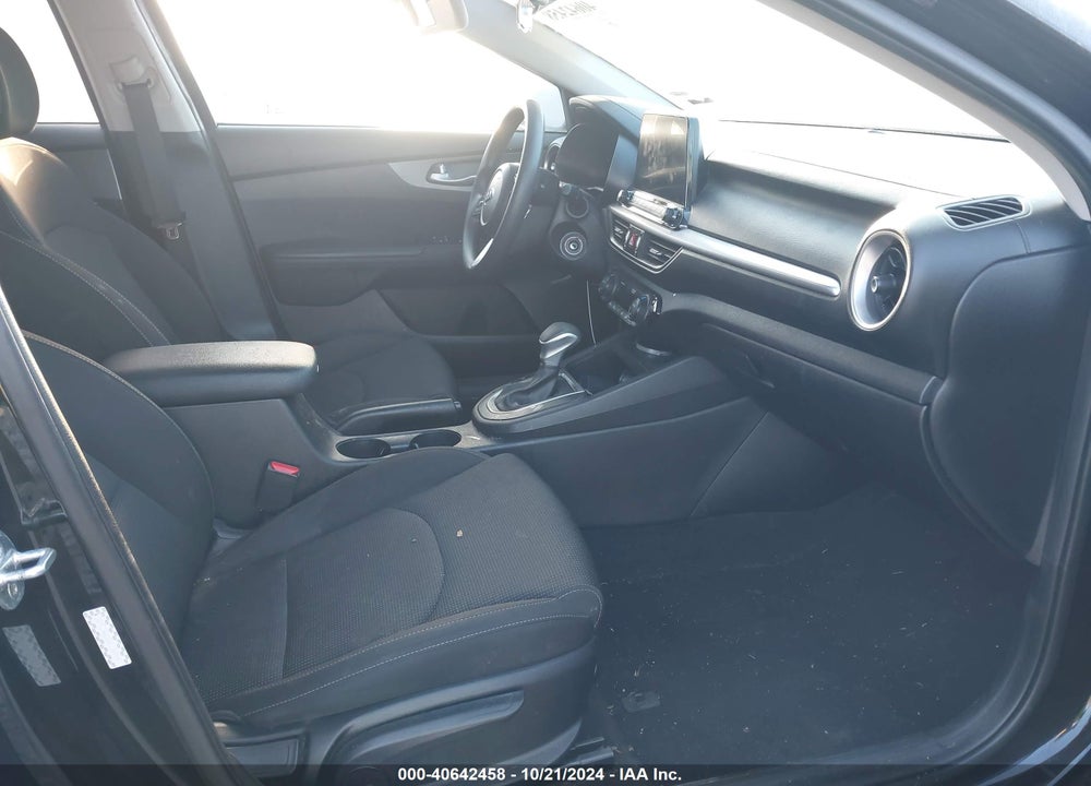 2019 KIA FORTE LXS VIN: 3KPF24ADXKE136904