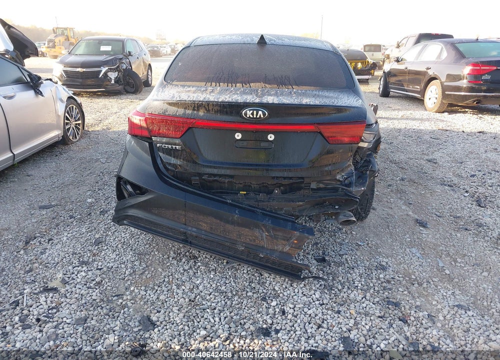 2019 KIA FORTE LXS VIN: 3KPF24ADXKE136904