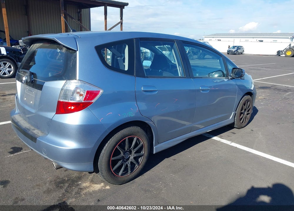 2011 HONDA FIT VIN: JHMGE8H53BC019205