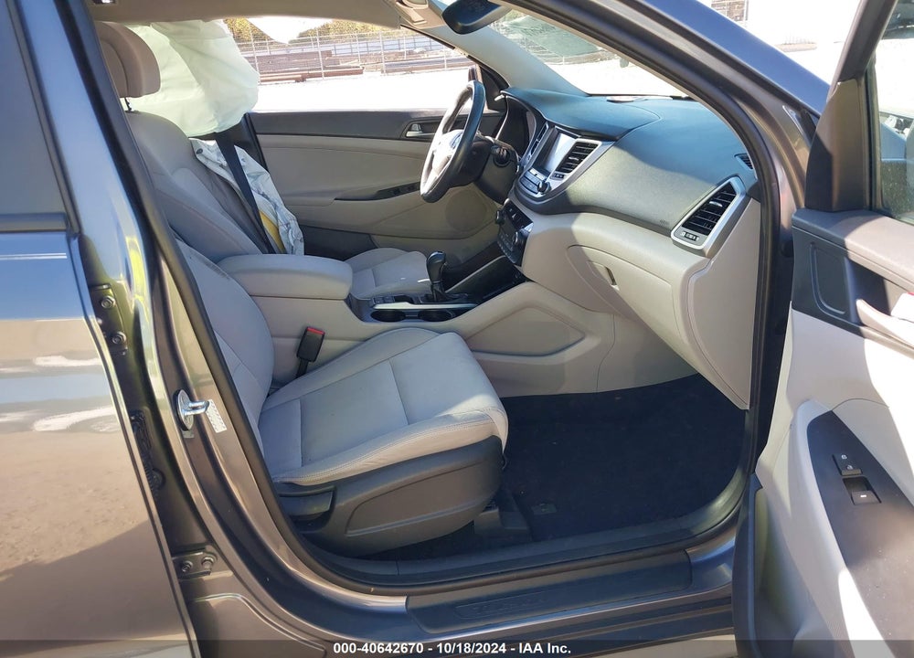 2018 HYUNDAI TUCSON VALUE VIN: KM8J3CA26JU753471