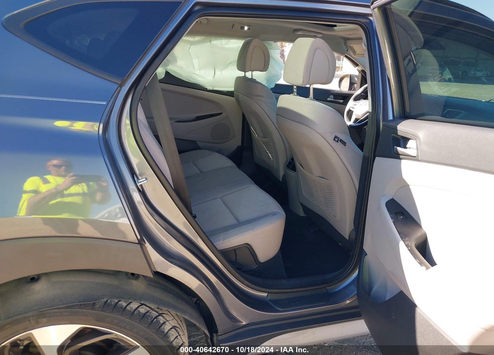 2018 HYUNDAI TUCSON VALUE VIN: KM8J3CA26JU753471
