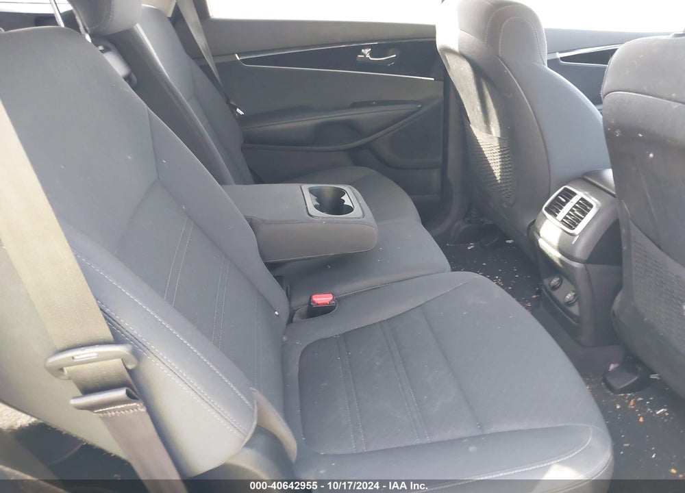 2019 KIA SORENTO 2.4L LX VIN: 5XYPGDA38KG575163