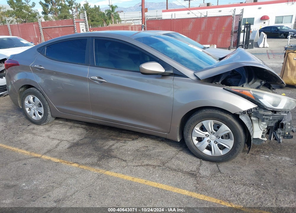 2016 HYUNDAI ELANTRA VIN: 5NPDH4AE5GH716742
