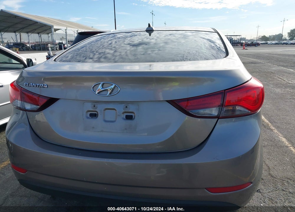 2016 HYUNDAI ELANTRA VIN: 5NPDH4AE5GH716742