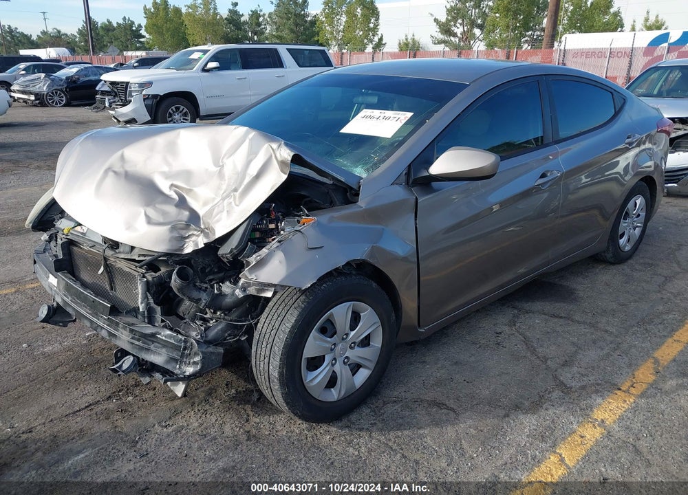 2016 HYUNDAI ELANTRA VIN: 5NPDH4AE5GH716742