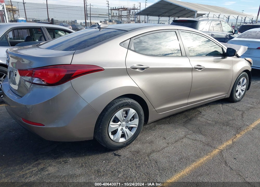 2016 HYUNDAI ELANTRA VIN: 5NPDH4AE5GH716742