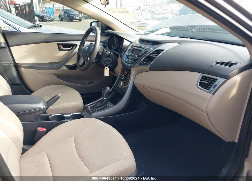2016 HYUNDAI ELANTRA VIN: 5NPDH4AE5GH716742