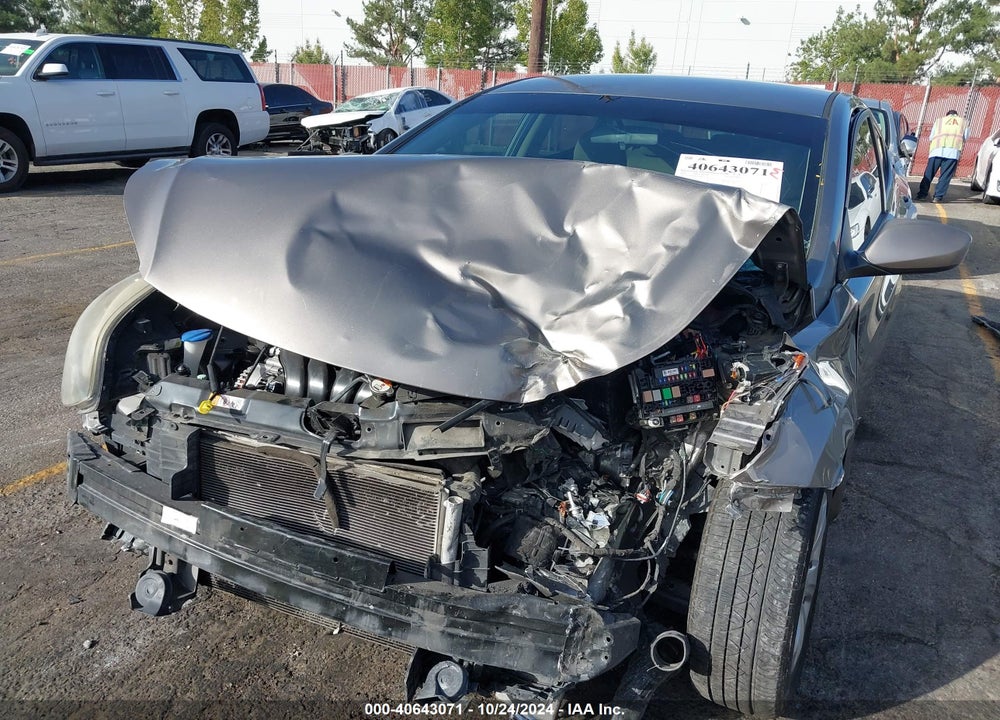 2016 HYUNDAI ELANTRA VIN: 5NPDH4AE5GH716742