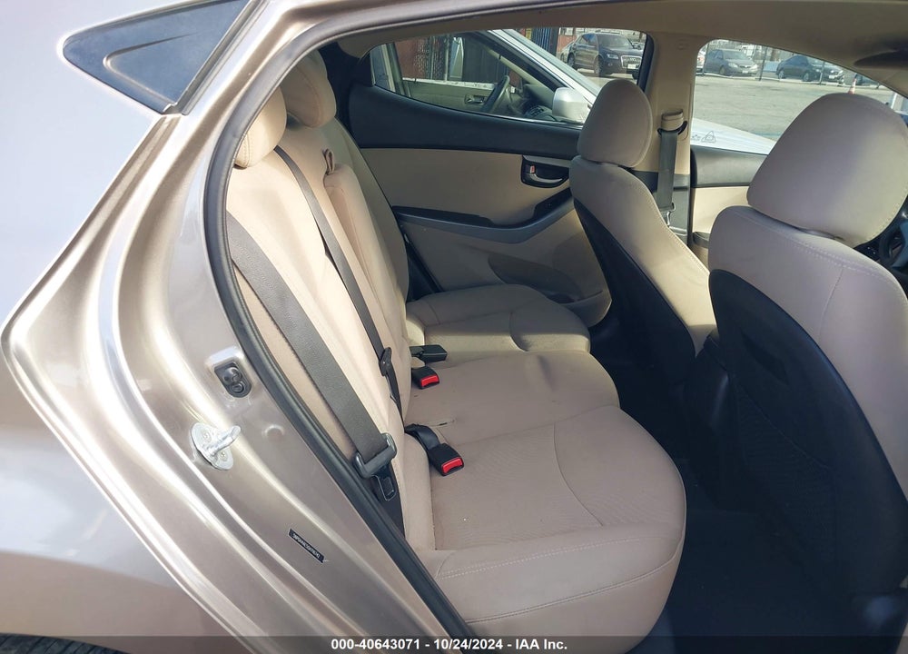 2016 HYUNDAI ELANTRA VIN: 5NPDH4AE5GH716742