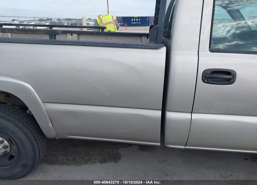 2004 GMC SIERRA 2500 WORK TRUCK VIN: 1GTGC24U54Z179748