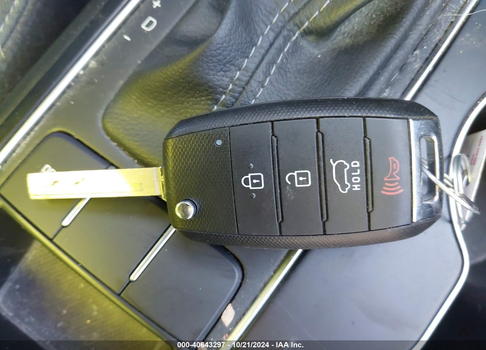 2019 KIA SORENTO 3.3L LX VIN: 5XYPG4A50KG485555