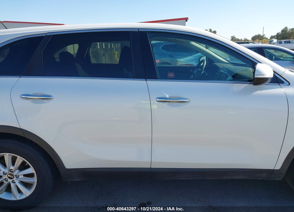 2019 KIA SORENTO 3.3L LX VIN: 5XYPG4A50KG485555