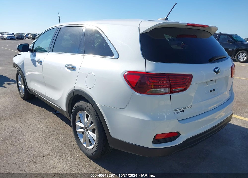 2019 KIA SORENTO 3.3L LX VIN: 5XYPG4A50KG485555