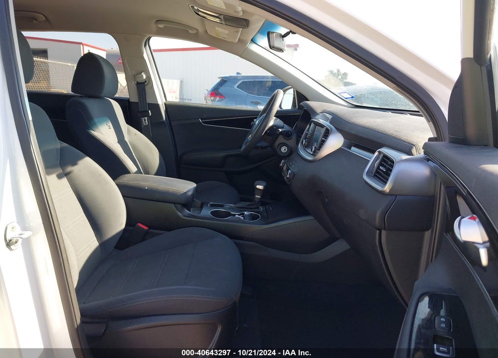2019 KIA SORENTO 3.3L LX VIN: 5XYPG4A50KG485555
