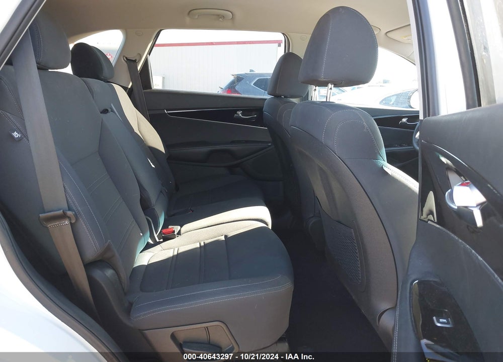 2019 KIA SORENTO 3.3L LX VIN: 5XYPG4A50KG485555