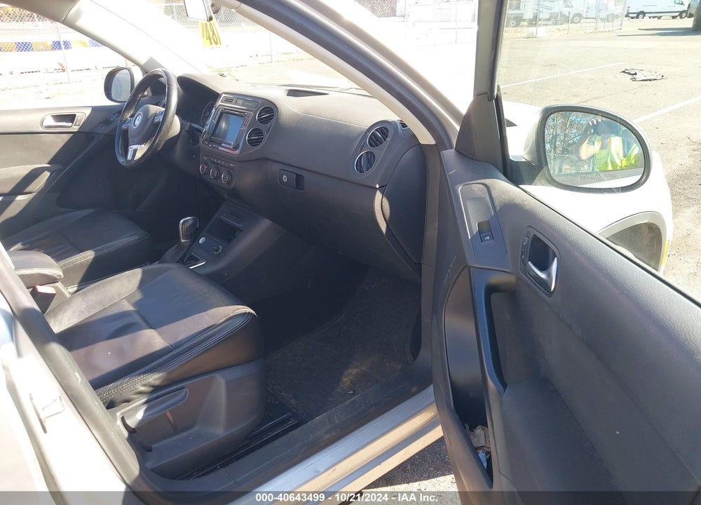 2017 VOLKSWAGEN TIGUAN 2.0T/2.0T S VIN: WVGBV7AX9HK045514