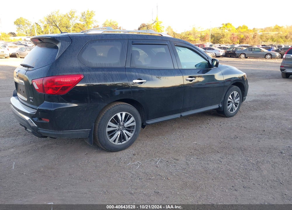 2017 NISSAN PATHFINDER SL VIN: 5N1DR2MM5HC628318